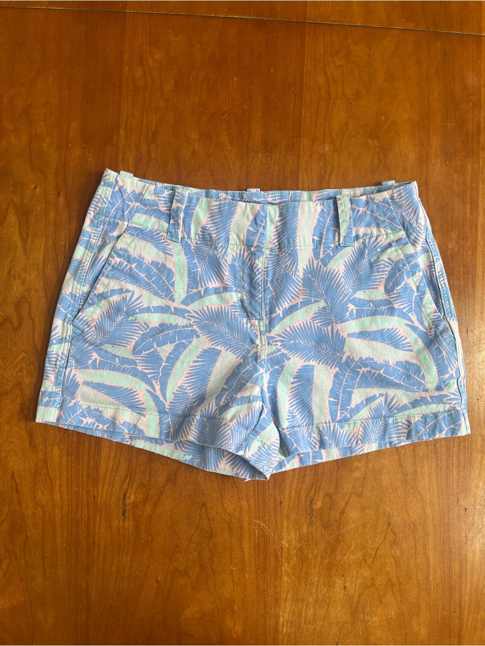 Vineyard Vines Women’s Pastel Blue, Pink and Seafoam Green Tropical Print Shorts